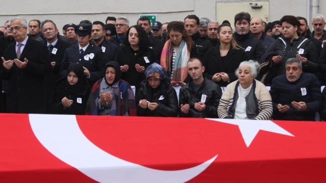 Görevdeyken hayatını kaybeden polis son yolculuğuna uğurlandı