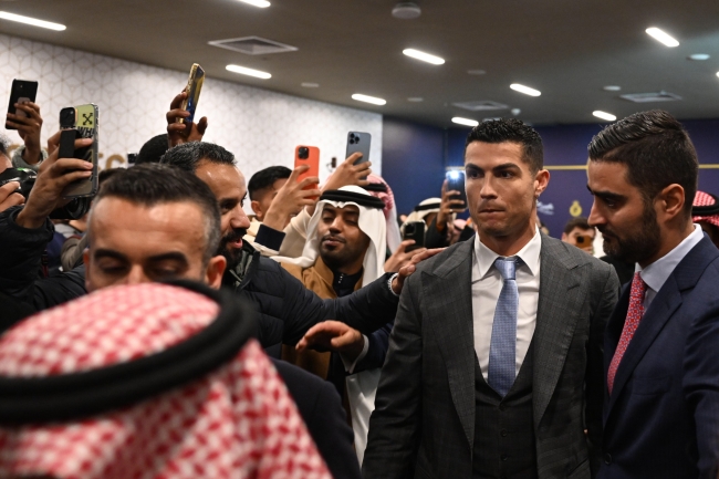 Cristiano Ronaldo imzayı attı