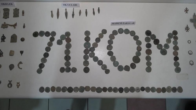 Yüzlerce tarihi eser ele geçirildi: Aralarındaki o mühür dikkat çekti