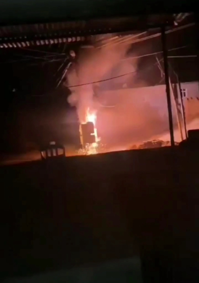 Diyarbakır'da trafo bomba gibi patladı!