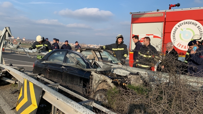 Otomobil bariyerlere ok gibi saplandı
