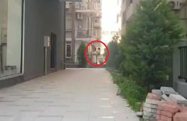 Yürek burkan olay: Genç kız 2 saat bu halde kaldı