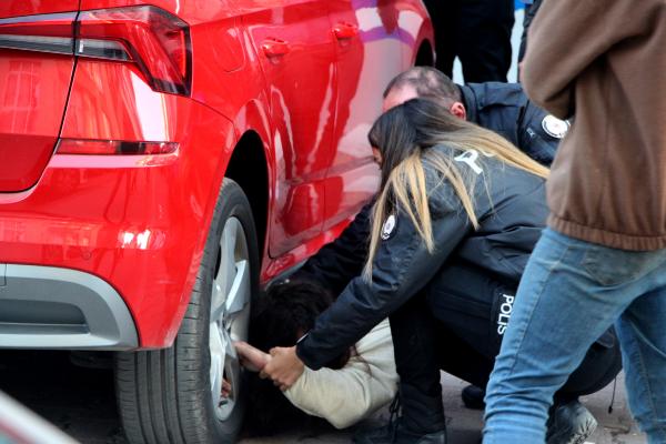 Yürek burkan olay: Genç kız 2 saat bu halde kaldı