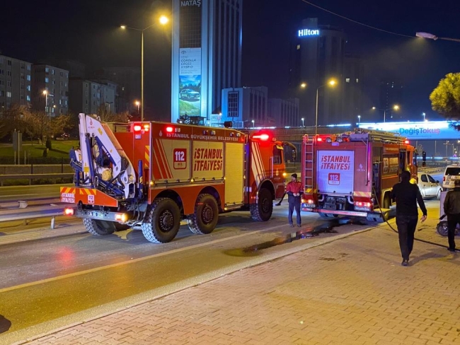 Araç korkuluklarda asılı kaldı: Sürücü çocuk çıktı