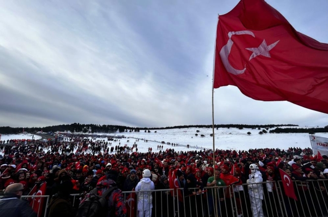 Binlerce kişi eksi 12 derecede şehitleri için yürüdü