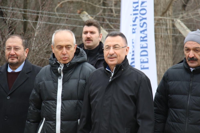 Fuat Oktay, gazetecilerin bisiklet sürüş etkinliğine katıldı