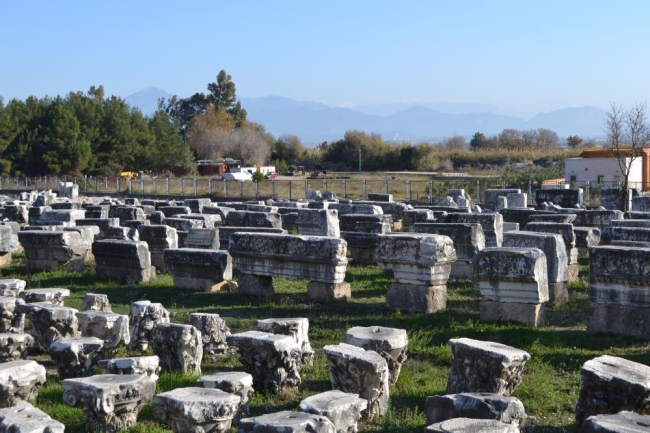 Perge Antik Kenti'ne ziyaretçi akını