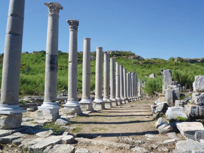 Perge Antik Kenti'ne ziyaretçi akını