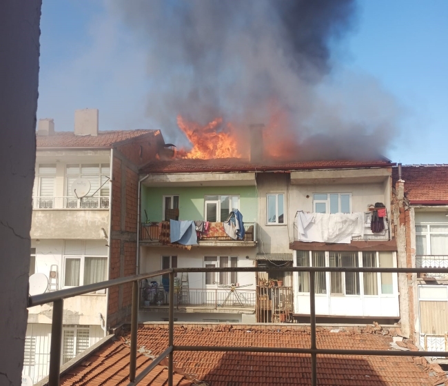 Tokat'ta pasaj çatısında yangın çıktı!