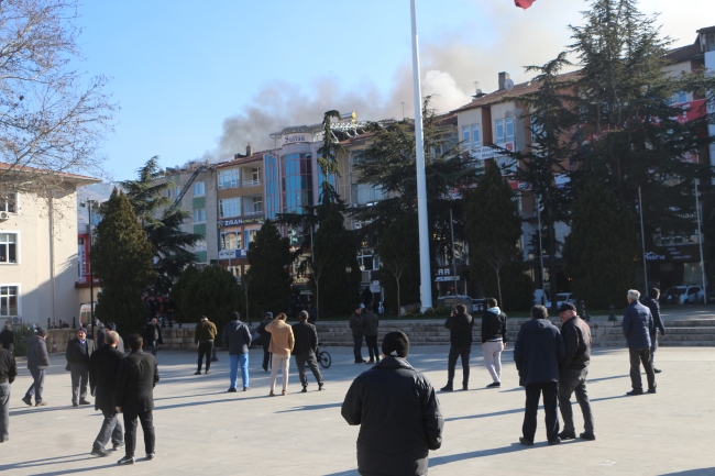 Tokat'ta pasaj çatısında yangın çıktı!