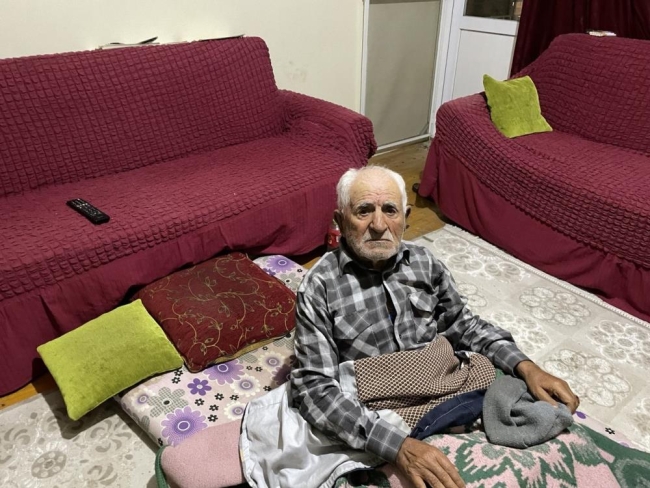 İşitme engelli babası için itfaiye ve polisi alarma geçirdi