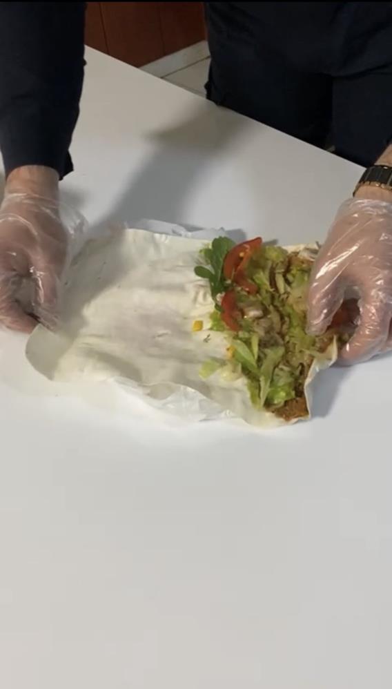 Çiğ köfte dürüm içerisinden çıkanlar şoke etti