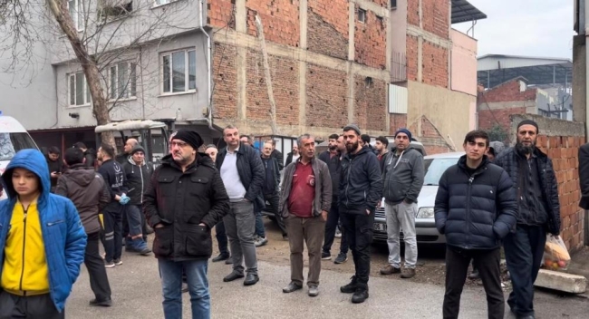 Bursa'da kereste deposu alev alev yandı