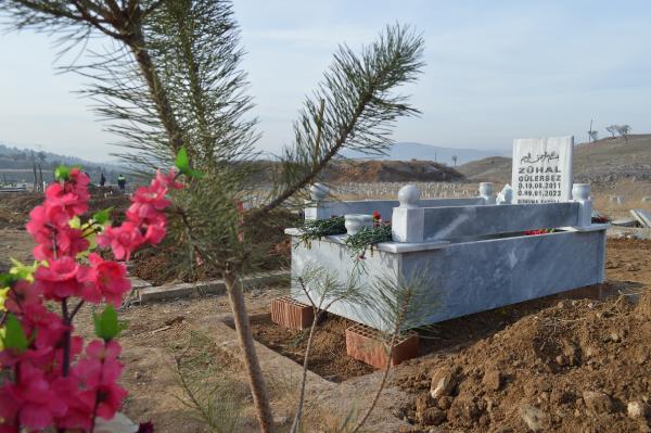 Bakanlıktan cenazesi kabul edilmeyen engelli Zühal'e mezar