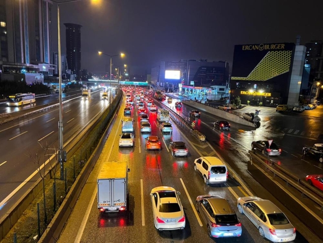 Haftanın son iş gününde trafik yoğunluğu