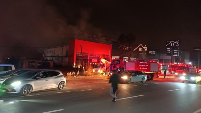 Eşya atölyesi alev alev yandı