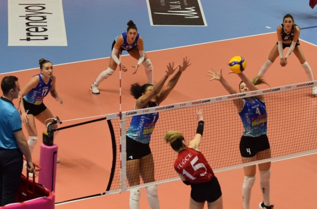 Bursa'da Nilüfer'in Sultanları iyi başladı