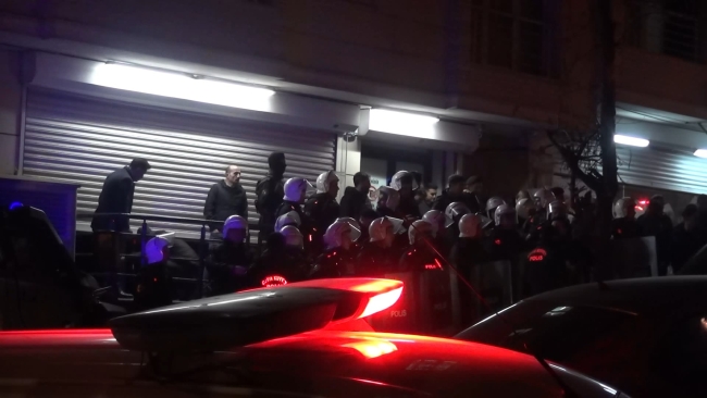 Market çalışanı ile müşteri kavga etti: Ortalık savaş alanına döndü!