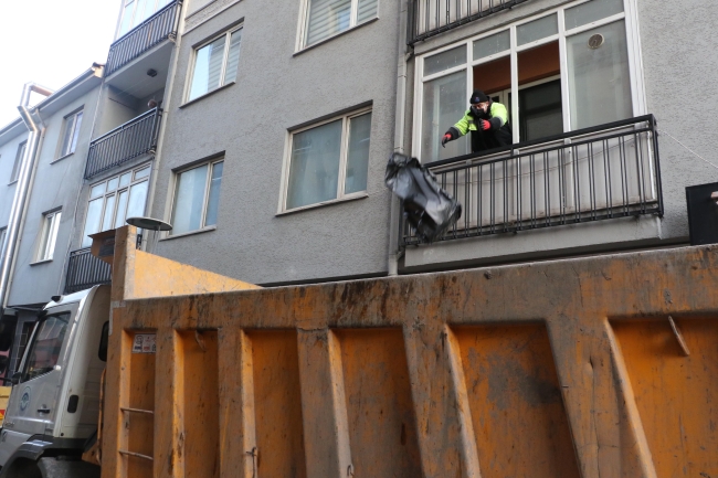 Bir evden 40 ton çöp çıktı