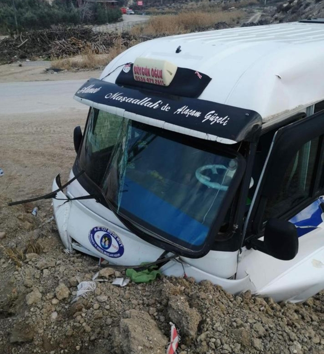 Öğrenci servisinin freni boşaldı! 4 yaralı