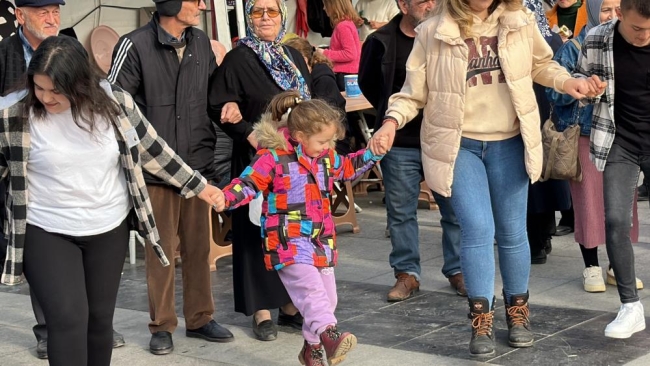 7'den 70'e binlerce kişi Hamsi Festivali'nde horon oynadı