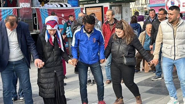 7'den 70'e binlerce kişi Hamsi Festivali'nde horon oynadı