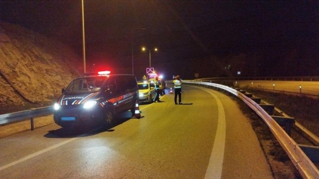 Motosiklet bariyerlere çarptı: 1 can kaybı