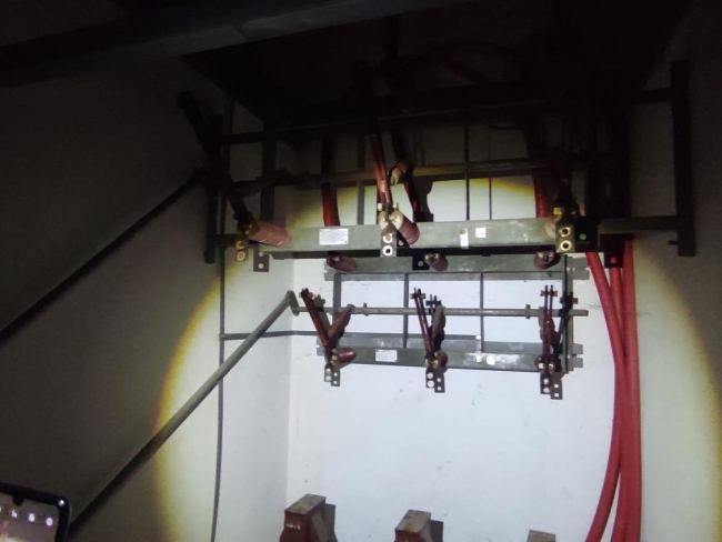 Trafoya giren şüpheliyi elektrik çarptı