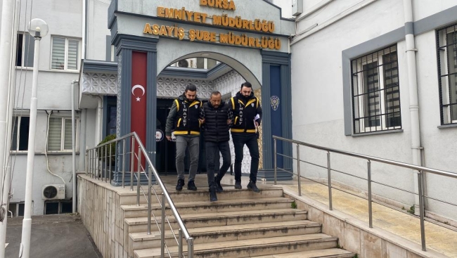Bursa'da solist kadını katleden saplantılı aşık, adliyeye sevk edildi