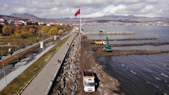 Bakan Kurum'dan 'Van Gölü' paylaşımı: 807 bin metreküp temizlendi
