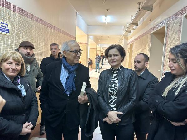 'Cumhurbaşkanına Hakaret'ten yargılanan Behramoğlu'na beraat 