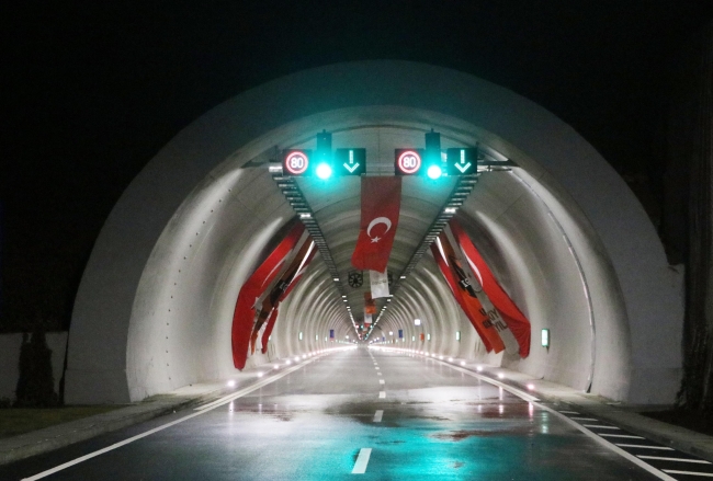 Ege ve Akdeniz'i birbirine bağlayan Honaz Tüneli açıldı