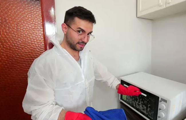 Kadir Ezildi aldığı acı haber ile yıkıldı