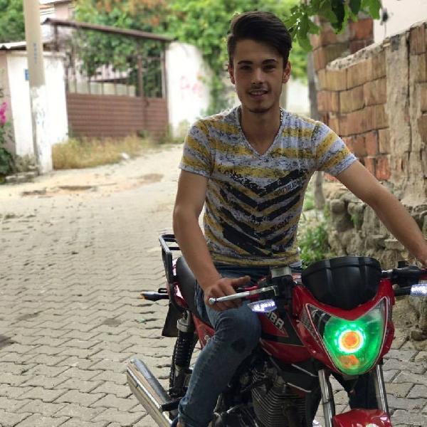 Otomobilin çarptığı motosikletteki Emre ve Doğukan öldü, 1 kişi yaralı
