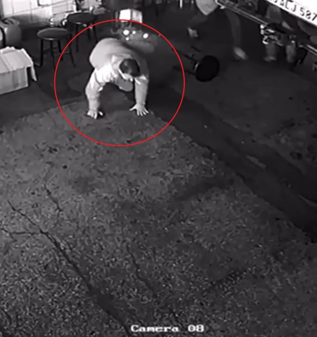 Kömür sobası bomba gibi patladı!