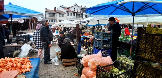 Pazarcının EYT sevinci: Ne alırsan al 5 lira!