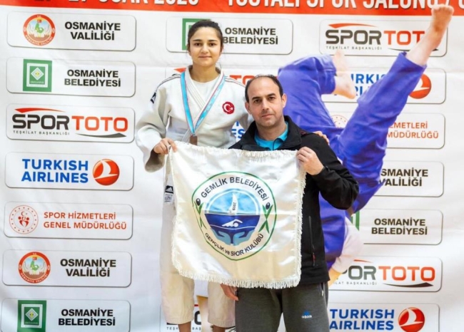 Gemlik Belediyespor iki turnuvada da derece yaptı