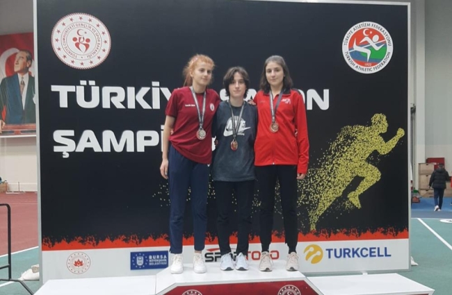 Gemlik Belediyespor iki turnuvada da derece yaptı
