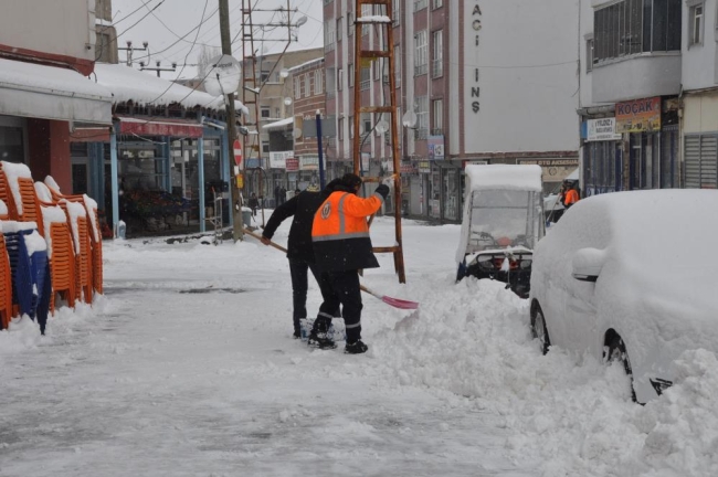 Türkiye beyaza büründü: Birçok bölgede kar yağışı etkili oluyor