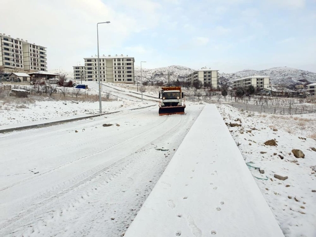 Türkiye beyaza büründü: Birçok bölgede kar yağışı etkili oluyor
