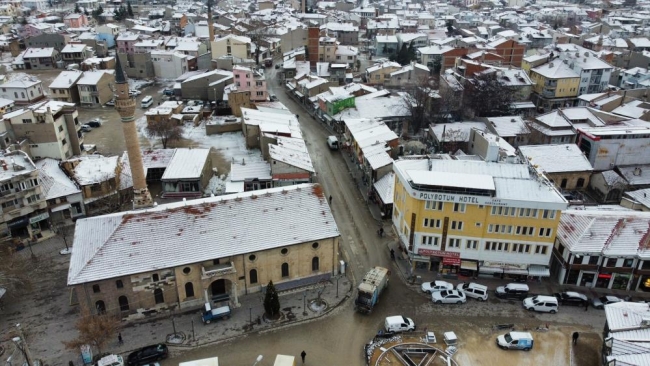 Türkiye beyaza büründü: Birçok bölgede kar yağışı etkili oluyor