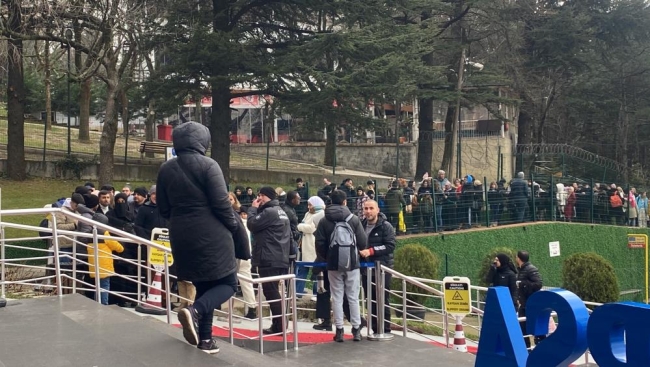 Uludağ, eksi 10 derece soğukluğa rağmen tatilcilerin akınına uğradı
