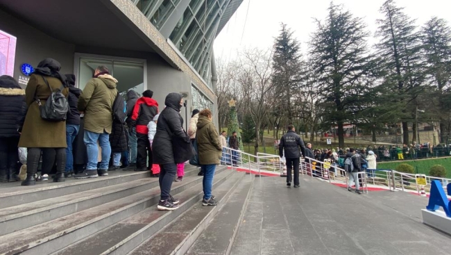 Uludağ, eksi 10 derece soğukluğa rağmen tatilcilerin akınına uğradı