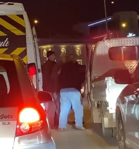 Bursa'da trafikteki yol verme kavgaları kamerada