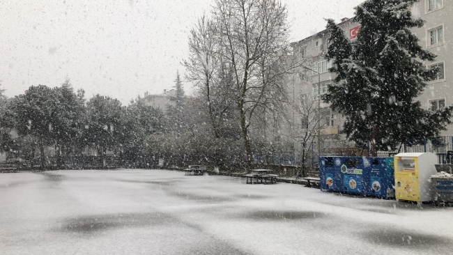 Bursa'da beklenen kar yağış başladı!