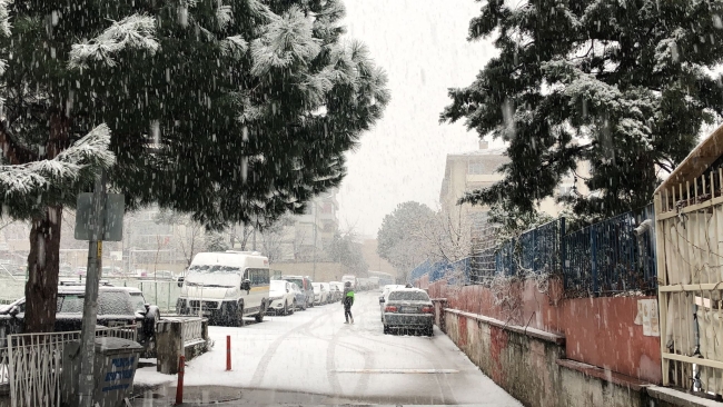 Bursa'da beklenen kar yağış başladı!