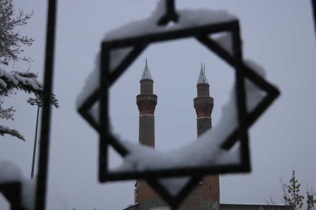 Türkiye'nin birçok bölgesinde kar yağışı etkili oluyor