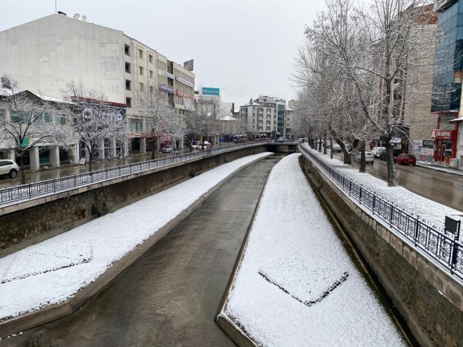 Türkiye'nin birçok bölgesinde kar yağışı etkili oluyor
