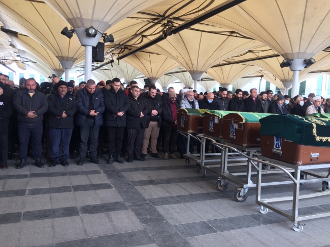 Ankaralı şarkıcı son yolculuğuna uğurlandı