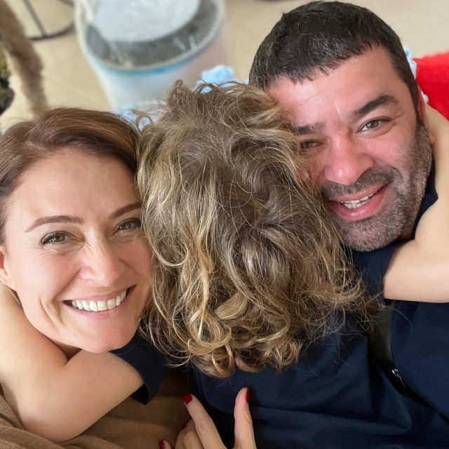 Ünlü çiftten boşanma iddialarına karşı fotoğraflı yanıt